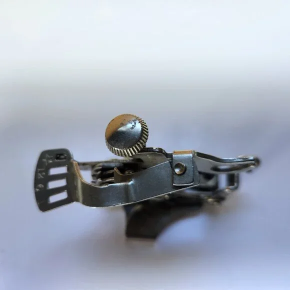 Singer Ruffler Foot Attachment 1261 For Singer Sewing Machine - Picture 3 of 7